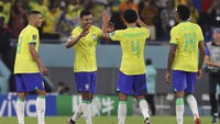 Dengan koleksi enam poin, Brasil ada di puncak klasemen sementara, unggul tiga angka dari Swiss yang berada di posisi kedua. Kamerun dan Serbia menyusul, masing-masing baru mengumpulkan satu angka.