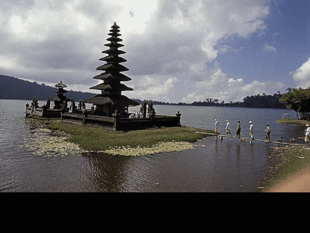 Menelisik Istana Para Dewa di Nusantara