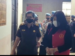 Negatif COVID, Putri Candrawathi Kembali Muncul di PN Jaksel