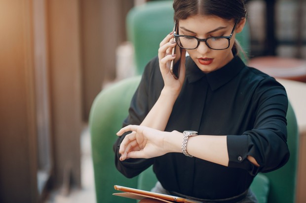 Jam tangan untuk ke kantor/Sumber: Freepik Jam tangan untuk ke kantor/Sumber: Freepik