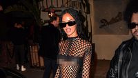 Gaya Pacar Kanye West Ulang Momen Viral Kim Kardashian Isolasi Payudara