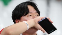 Kekecewaan ini tak hanya dirasakan suporter wanita, tetapi juga pendukung pria. Youssef Loulidi/Fantasista/Getty Images  