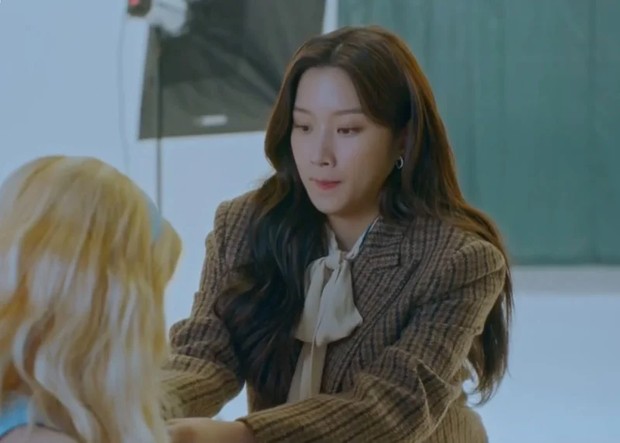 Lim Jugyeong mengenakan blazer Celine / Foto: inkistyle.com