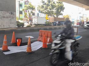 Lubang Mirip Sumur di Jl Sholis Kota Bogor Kini Ditutup Spanduk Bekas