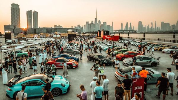 Mewah, Ratusan Mobil Porsche Mejeng di Dubai