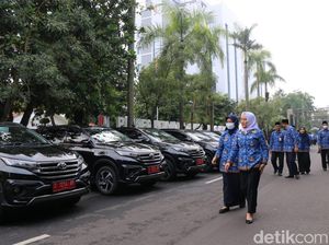 Dinilai Tabrak Inpres, 28 Mobil Baru untuk Camat Bojonegoro Tetap Dibagikan Dinilai Tabrak Inpres, 28 Mobil Baru untuk Camat Bojonegoro Tetap Dibagikan