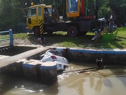 Ikuti Arah Jalan Google Maps, Mobil di Sukoharjo Ini Terjun ke Sungai