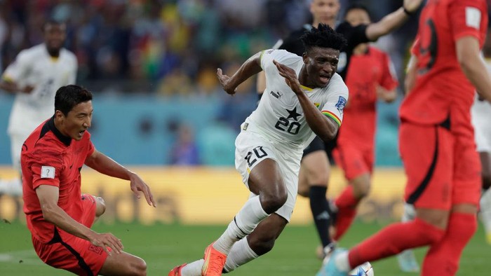 AL RAYYAN, QATAR - NOVEMBER 28: Mohammed Kudus of Ghana celebrates after scoring their teams third goal during the FIFA World Cup Qatar 2022 Group H match between Korea Republic and Ghana at Education City Stadium on November 28, 2022 in Al Rayyan, Qatar. (Photo by David Ramos - FIFA/FIFA via Getty Images)