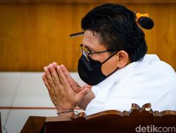 Kala Sambo Tak Kuasa Bicara soal Anak-anaknya di Persidangan