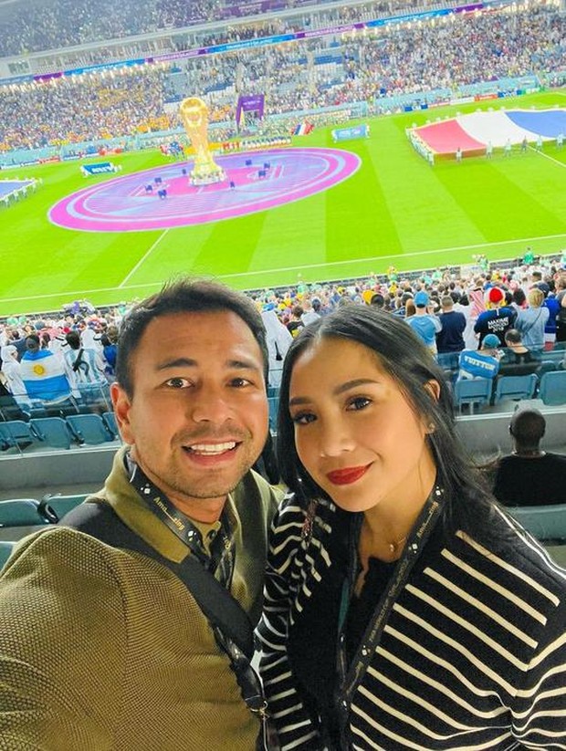Nagita Slavina dan Raffi Ahmad/Foto: Instagram @raffinagita1717 Penampilan Nagita Slavina di Qatar