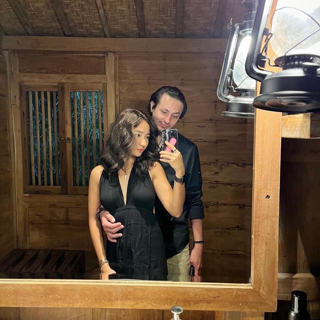 Naomi Zaskia dan Dylan Carr