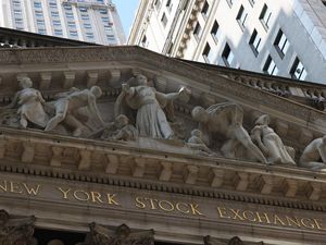 New York Stock Exchange: Klasik di Luar, Super Canggih di Dalam New York Stock Exchange: Klasik di Luar, Super Canggih di Dalam