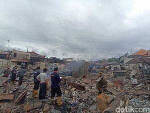 4 Orang Diperiksa Terkait Kebakaran Pasar Kesamben Blitar 4 Orang Diperiksa Terkait Kebakaran Pasar Kesamben Blitar