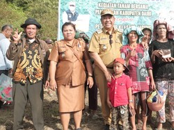 Pemkab Dairi Tanam Jagung Bersama-Serahkan Bantuan Alsintan di Berampu