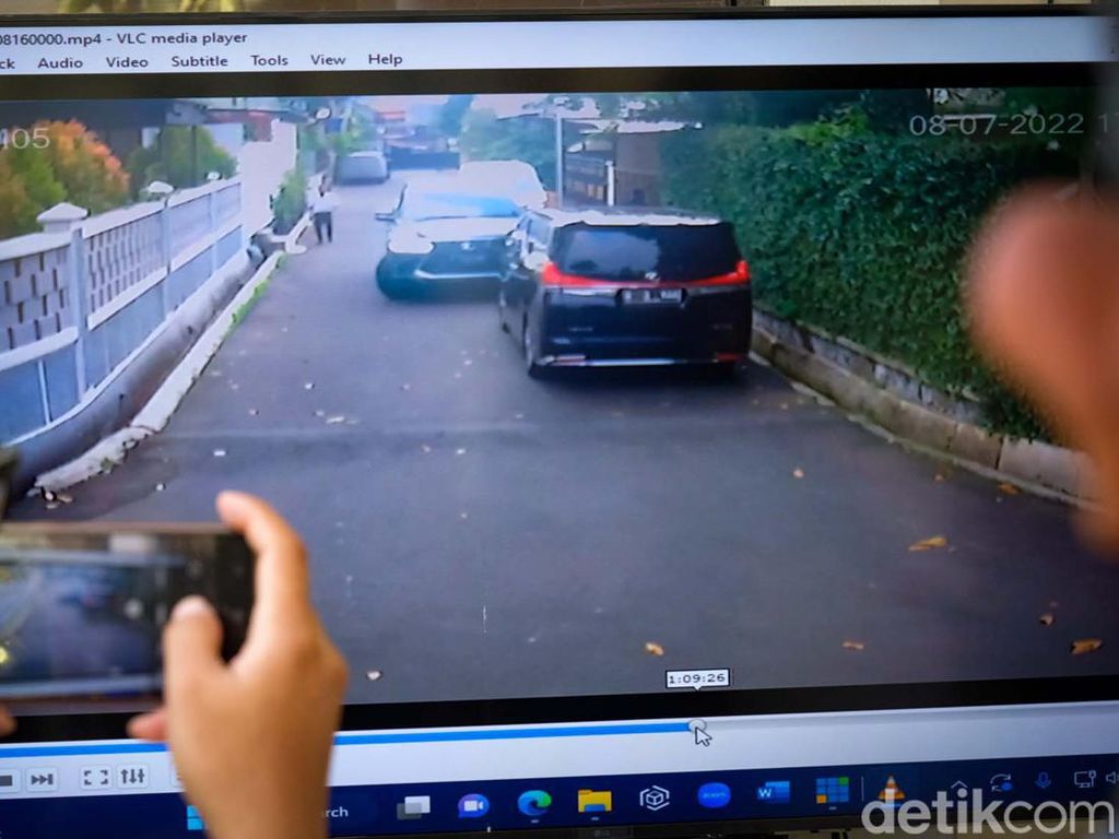 Mobil-mobil Mewah di Pusaran Kasus Ferdy Sambo Mobil-mobil Mewah di Pusaran Kasus Ferdy Sambo