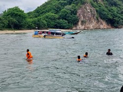 Perahu Motor Angkut 20 Penumpang Tenggelam di Perairan Labuan Bajo