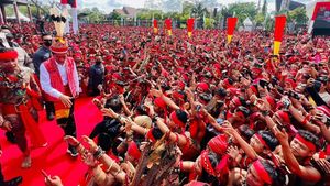 Potret Jokowi Bertemu Ratusan Warga Suku Dayak
