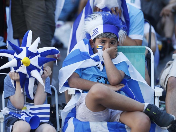 Soccer Football - FIFA World Cup Qatar 2022 - Fans in Montevideo watch Portugal v Uruguay - Montevideo, Uruguay - November 28, 2022
Uruguay fan reacts as they watch the match in Montevideo REUTERS/Andres Cuenca Olaondo