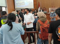 Aksi Nekat Wanita di Ruang Sidang Ngaku Ngefans Ferdy Sambo