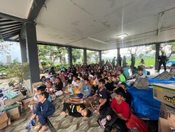 Polwan Humas Polri Pulihkan Trauma Anak Korban Gempa Lewat Tontonan Kartun