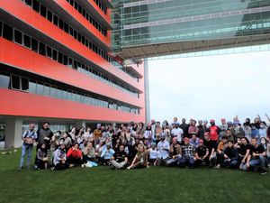 Unpar Kenalkan Iket & Arsitektur Sunda ke Mahasiswa Asing di Jabar