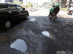 Jalan di Rumahmu Rusak? Lapor ke Sini Biar Lekas Diperbaiki!