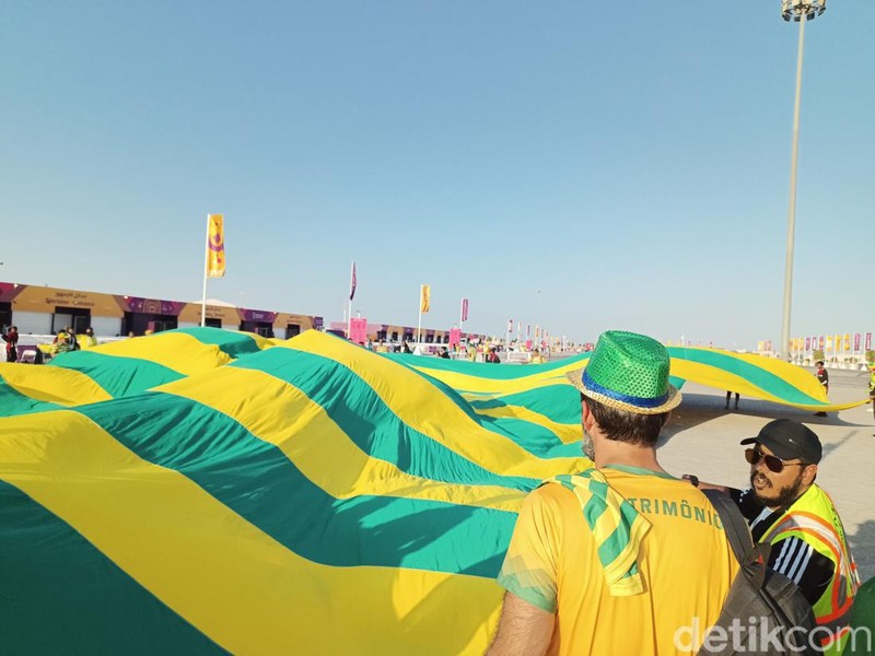 Stadion 974 menggelar duel Brasil dengan Swiss. Berikut warna-warni para penggemar yang menyaksikan laga tersebut.