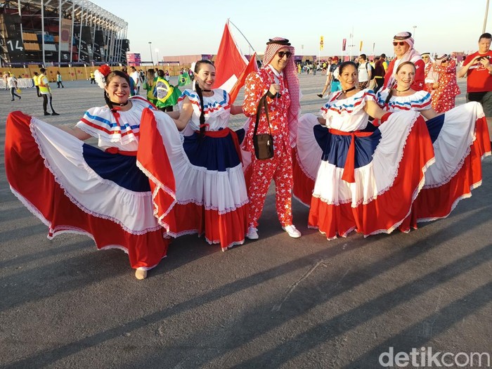Stadion 974 menggelar duel Brasil dengan Swiss. Berikut warna-warni para penggemar yang menyaksikan laga tersebut.