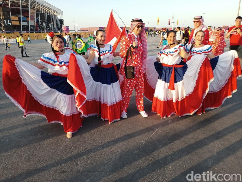 Stadion 974 menggelar duel Brasil dengan Swiss. Berikut warna-warni para penggemar yang menyaksikan laga tersebut.