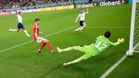 Selang semenit kemudian, Foden menggandakan keunggulan Inggris lewat sontekan di tiang jauh meneruskan umpan tarik Kane dari sisi kanan.