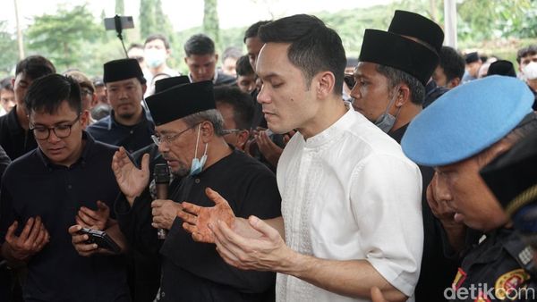 Doa Ben Kasyafani di Pemakaman Sang Ayah