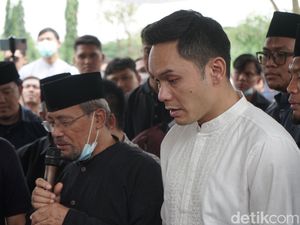 Duka Ben Kasyafani Kehilangan Ayah Tercinta Duka Ben Kasyafani Kehilangan Ayah Tercinta