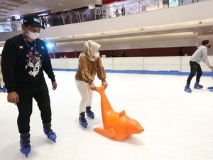 Ada Wahana Ice Rink di Mal Medan, Ini Harga dan Fasilitasnya