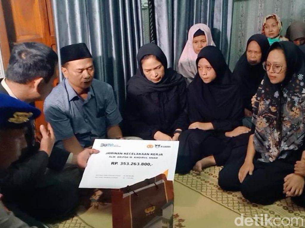 Santunan dan Tali Asih untuk Keluarga Korban Helikopter Jatuh Asal Magetan