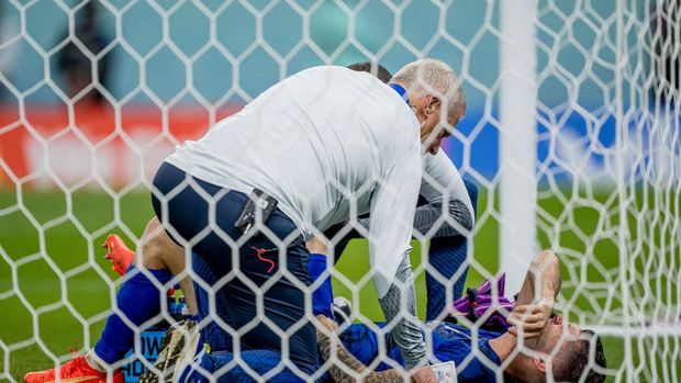 DOHA, QATAR - NOVEMBER 29: Christian Pulisic of USA is injured during the FIFA World Cup Qatar 2022 Group B match between IR Iran and USA at Al Thumama Stadium on November 29, 2022 in Doha, Qatar. (Photo by Amin Mohammad Jamali/Getty Images)