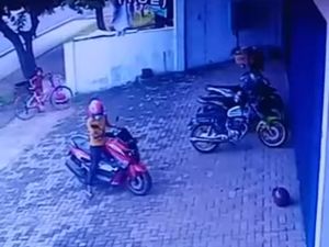 Aksi Wanita Pencuri Motor Resahkan Warga Caruban Aksi Wanita Pencuri Motor Resahkan Warga Caruban