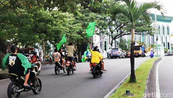 Dijual Mahal, Bendera Negara Piala Dunia Laris Manis di Ternate