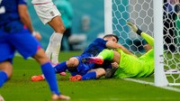 Tabrakan itu membuat Pulisic cedera. Ulrik Pedersen/DeFodi Images/Getty Images  