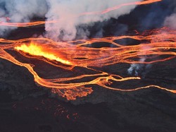 Gunung Berapi Terbesar Dunia Meletus, yang Ditakutkan Rambut Pele