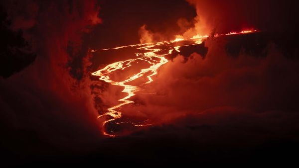 Foto Dramatis Lelehan Lahar Gunung Api Terbesar di Dunia