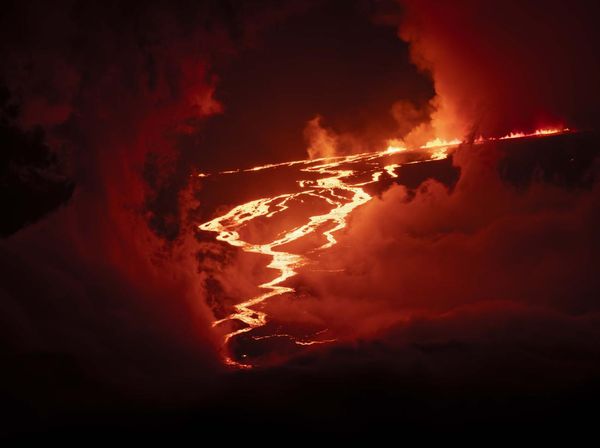 Foto Dramatis Lelehan Lahar Gunung Api Terbesar di Dunia