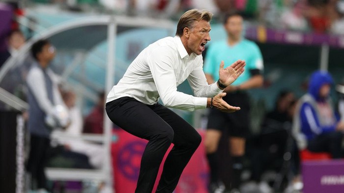 AL RAYYAN, QATAR - NOVEMBER 26: Herve Renard, Head Coach of Saudi Arabia during the FIFA World Cup Qatar 2022 Group C match between Poland and Saudi Arabia at Education City Stadium on November 26, 2022 in Al Rayyan, Qatar. (Photo by Michael Steele/Getty Images)