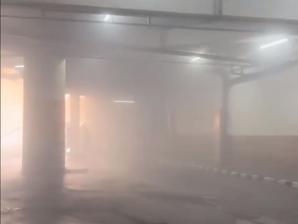 Tempat Karaoke di Mal Jaksel Kebakaran, Asap Mengepul di Basement Tempat Karaoke di Mal Jaksel Kebakaran, Asap Mengepul di Basement