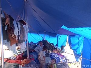 Label Gereja Dicopot Ormas Berujung Bocornya Tenda Pengungsian Label Gereja Dicopot Ormas Berujung Bocornya Tenda Pengungsian