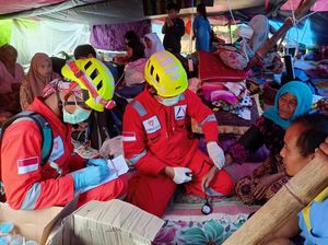 Korban Gempa Cianjur Terima Bantuan