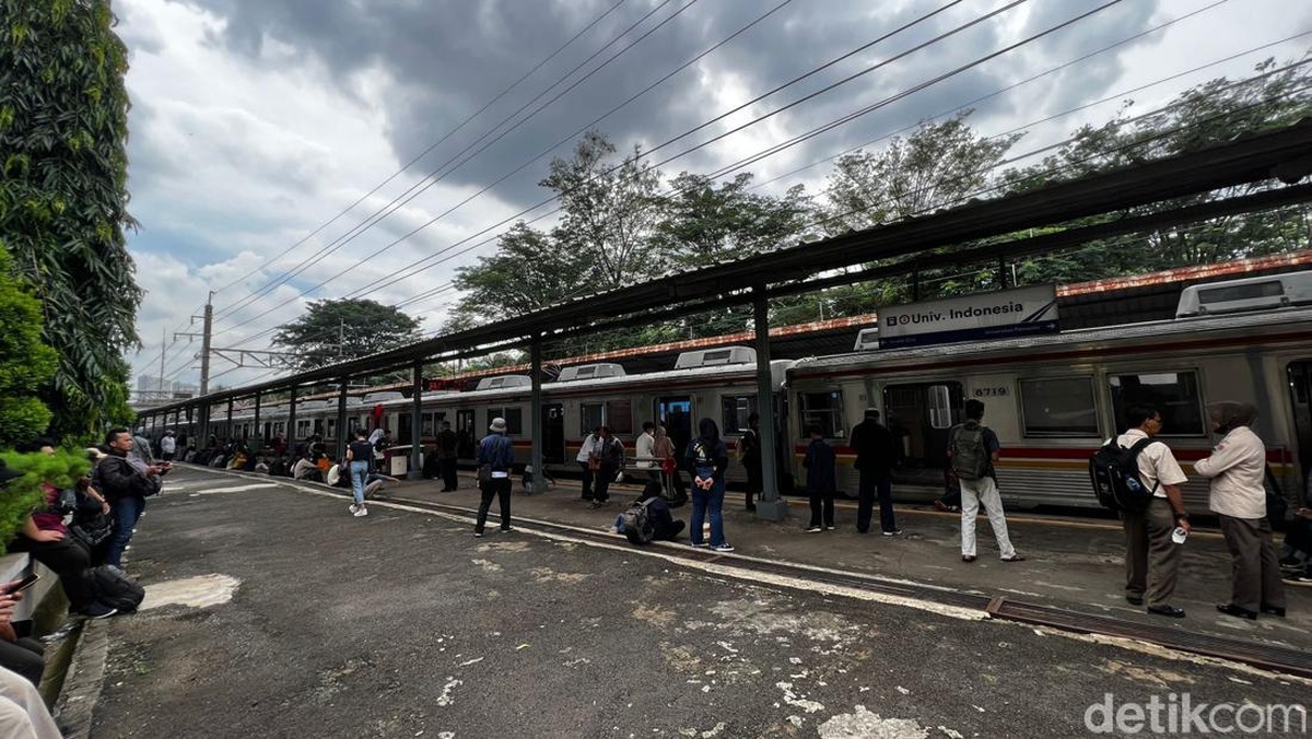 Aksi Masinis KRL Berhenti Lama di UI Demi Toilet Jadi Sorotan