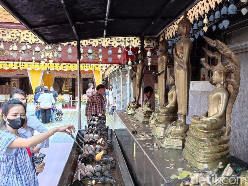 Keberhasilan Kuil Thailand Tarik Turis Asing Keberhasilan Kuil Thailand Tarik Turis Asing