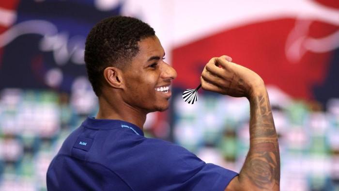 DOHA, QATAR - NOVEMBER 27: Marcus Rashford of England plays darts during the England Press Conference at Al Wakrah Stadium on November 27, 2022 in Doha, Qatar. (Photo by Alex Pantling/Getty Images)