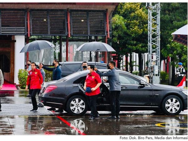 Momen Mesra Jokowi, Prabowo dan Budi Gunawan saat Peresmian AMN