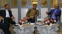 Momen Trio Ketum KIB Dinner di Menteng